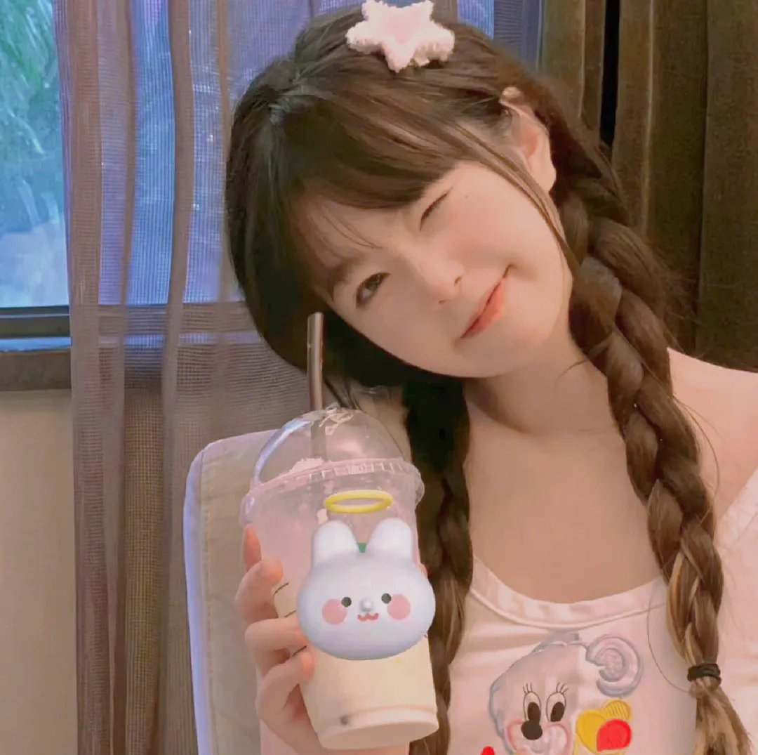 女孩舞步